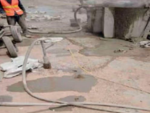 八宿水泥混凝土路面板底注浆技术 路面脱空注浆整治方案